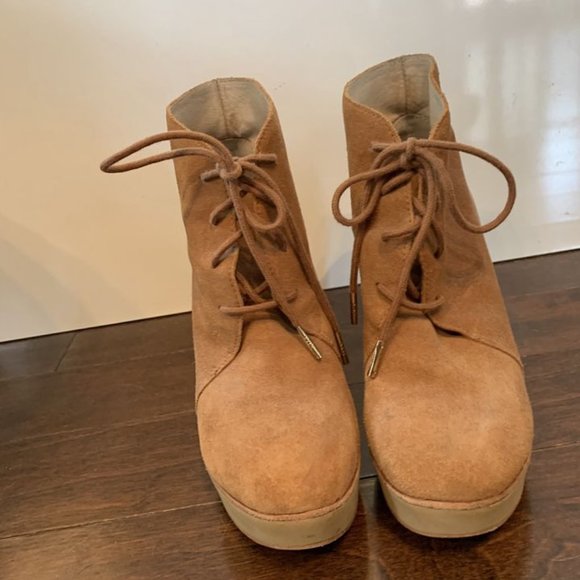 Michael Kors Tan Suede Booties size 6.5 - Picture 3 of 8